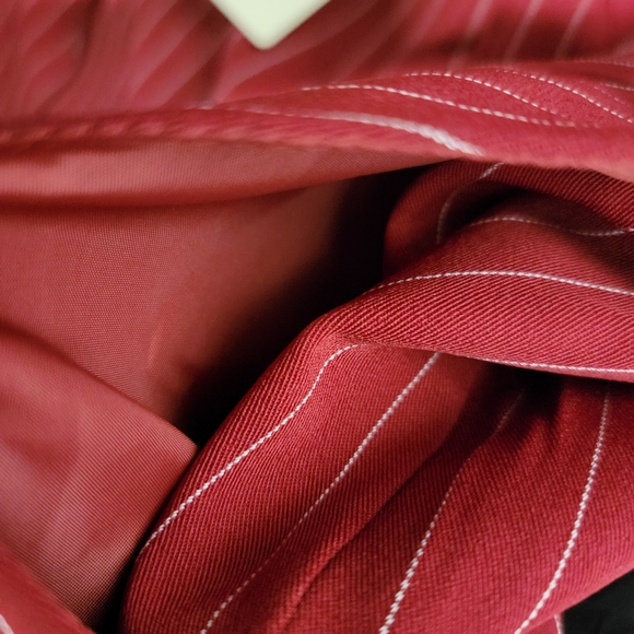 Red Pinstripe Pleated Pants + gold belt - Picture 9 of 10